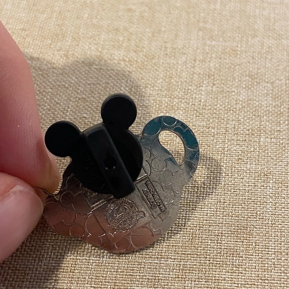 Mad Hatter - 2014 Hidden Mickey Series - Alice in Wonderland Teapot - Picture 3 of 3